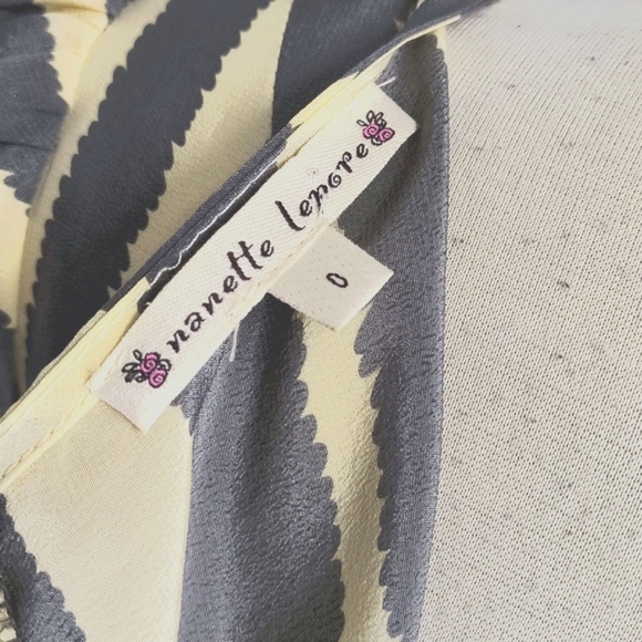 Nanette Lepore grey/ivory striped silk short-sleeve blouse-sz 0 - Picture 5 of 5